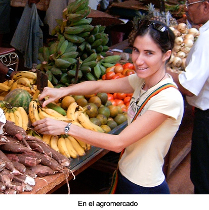 Yoani Sánchez, en el mercado agropecuario del EJT, en Tulipán